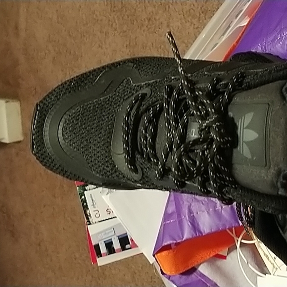 Boys adidas size 6 - Picture 2 of 7